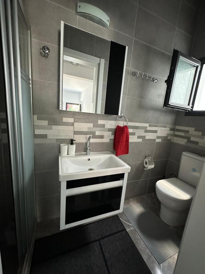Ozbilge Apartments Кіренія Екстер'єр фото